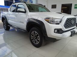 TOYOTA TACOMA 2020 4X4 lleno