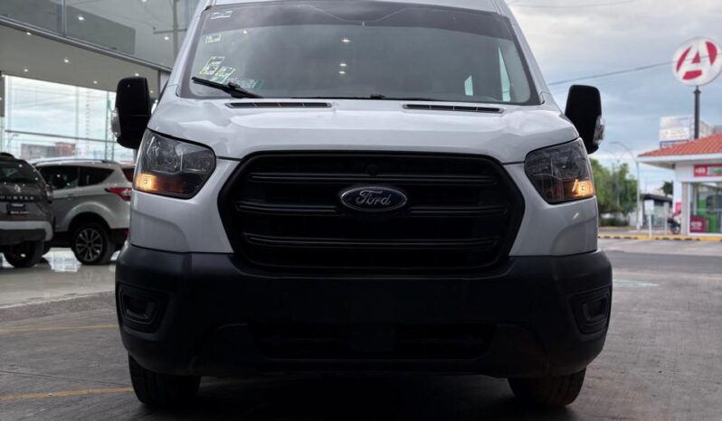 Ford Transit Passenger Bus lleno