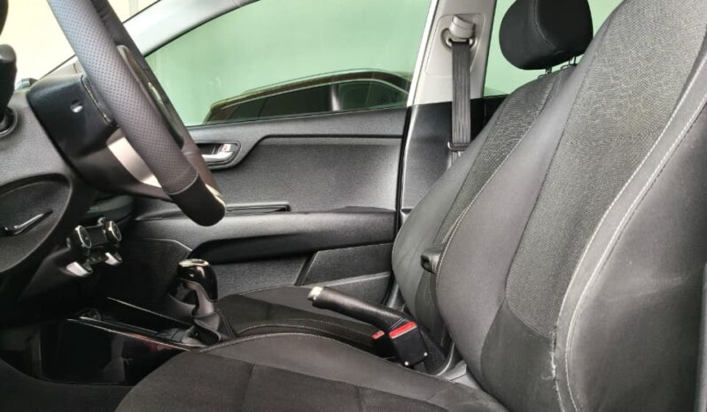 Kia Rio 2018 lleno