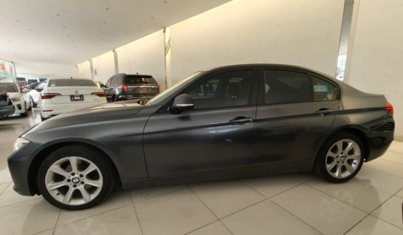 BMW 320IA 2014 lleno