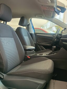 VW Jetta Confortline 2022 lleno