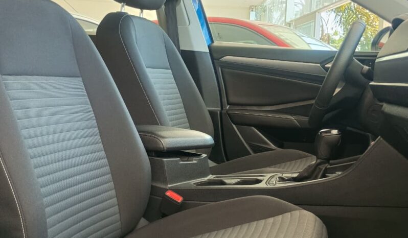 VW Jetta Confortline 2022 lleno