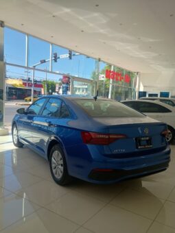 VW Jetta Confortline 2022 lleno