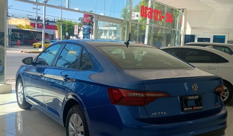 VW Jetta Confortline 2022 lleno