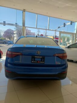 VW Jetta Confortline 2022 lleno