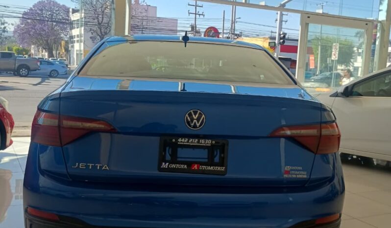 VW Jetta Confortline 2022 lleno