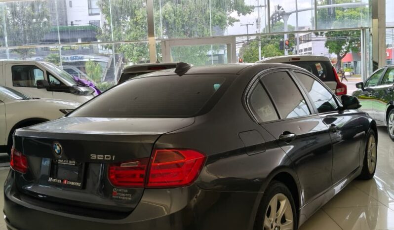 BMW 320IA 2014 lleno